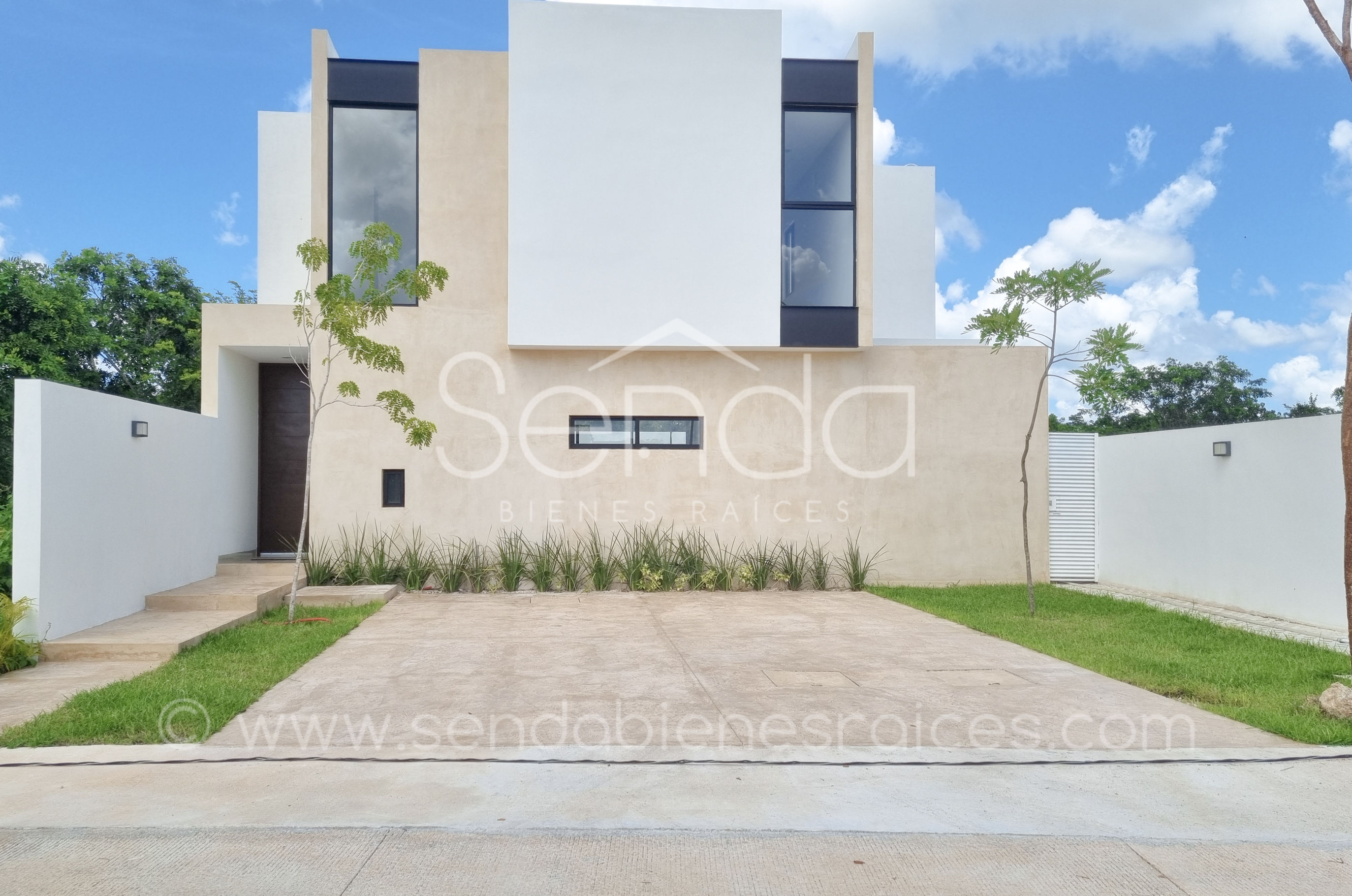 1626-Casa-en-venta-en-Plenum-Residencial-con-3-habitaciones-y-alberca (1).jpg